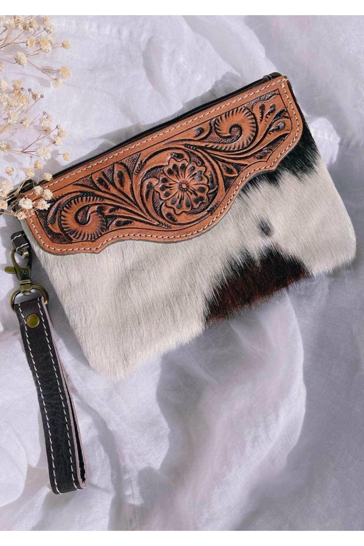 GODDESS DOOR COWHIDE LEATHER EMBOSSED POUCH ~CHOCOLATE~